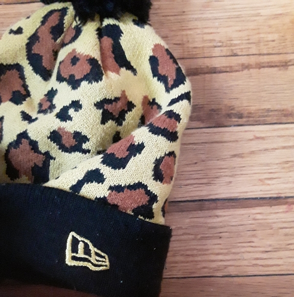 New Era - University of Michigan Women's Leopard pattern Knit Hat. - Picture 3 of 4